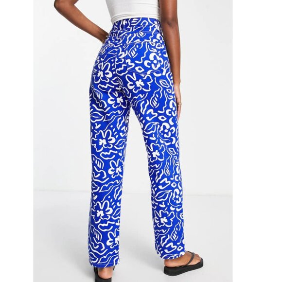 NWT TOPSHOP Oversized Mom Jean With Swirl Print In Blue - Picture 5 of 9